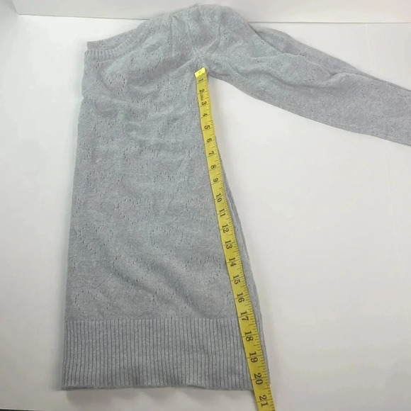 3/$15 Gray heart pointelle round neck long sleeve cotton blend sweater sz medium - Picture 5 of 8